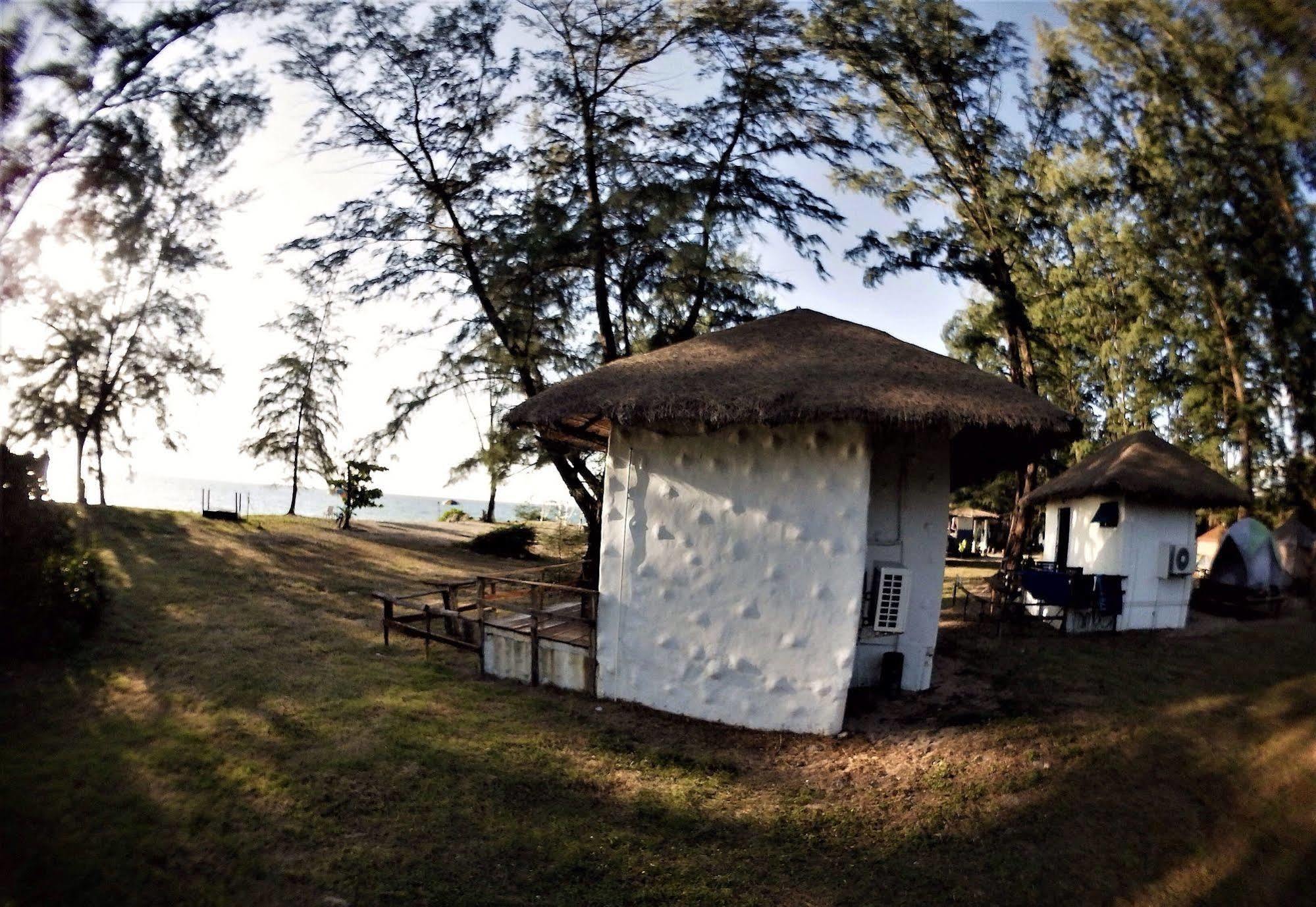 Micky Monkey Beach Hotel Phuket Maikhao Thailand Mai Khao Exterior foto