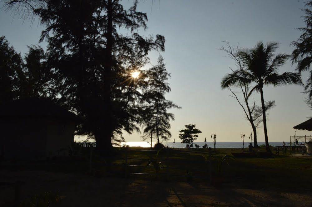 Micky Monkey Beach Hotel Phuket Maikhao Thailand Mai Khao Exterior foto